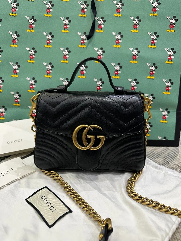 Women Gucci bags with a snap - button closure and a decorative charmGucci - Sac Marmont