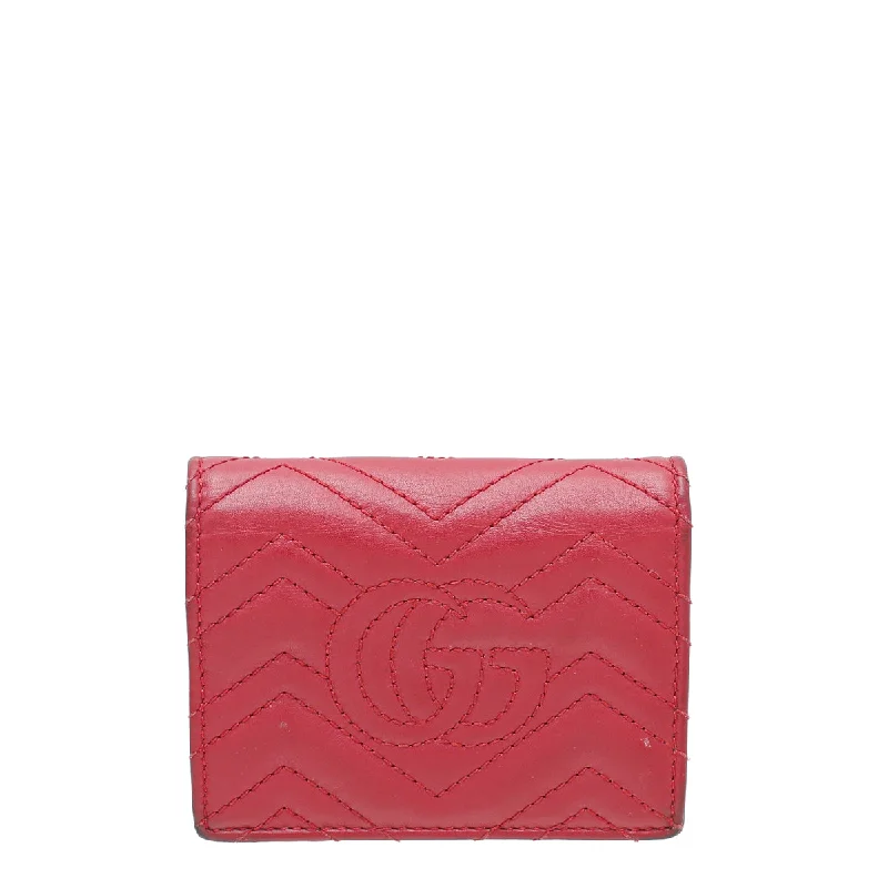 Women Gucci bags with a magnetic snap closure for easy accessGucci Red GG Marmont Card Case