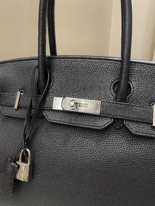 Hermes Birkin Bags with a Detachable Shoulder Pad for ComfortHermes Birkin 30 Black Togo