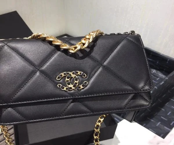 Chanel Classic Flap Bag for Evening PartyChanel 19 Wallet on Chain Black