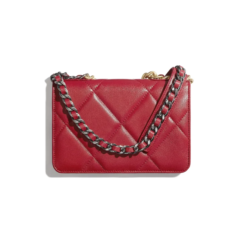 Chanel Handbag with Adjustable Strap for ComfortChanel 19 Wallet on Chain Red