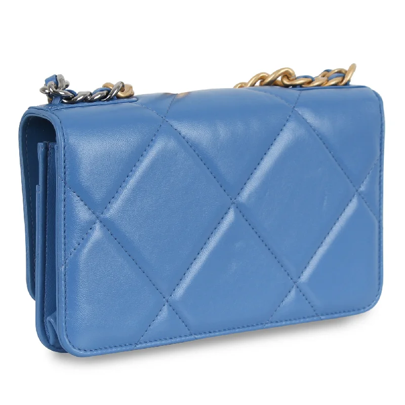 Chanel Quilted Leather Shoulder Bag for FashionistasChanel 19 WOC