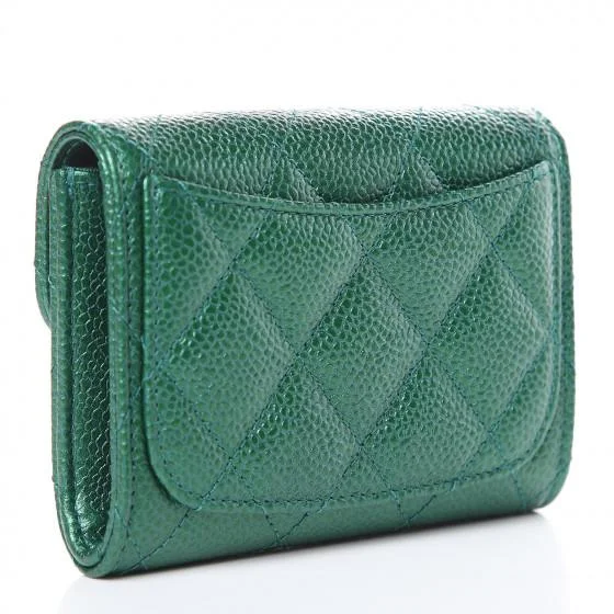 Chanel Quilted Leather Shoulder Bag for FashionistasChanel Boy Small Flap Wallet Green