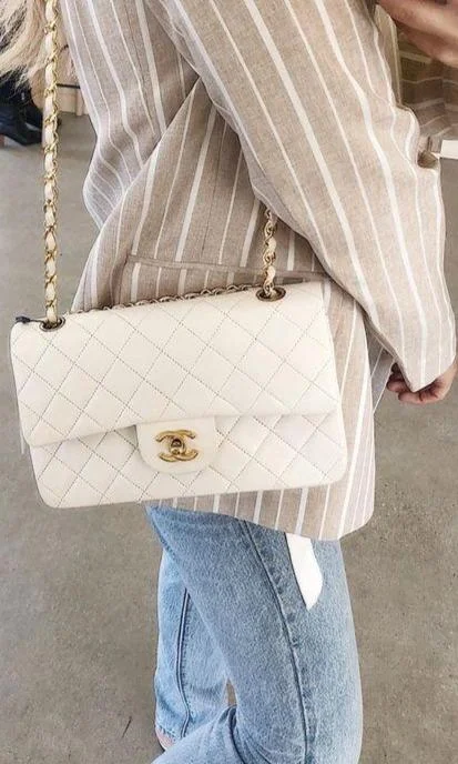 Chanel Lightweight Handbag for Daily ErrandsChanel Classic Medium Handbag White Chanel Classic Medium Handbag White