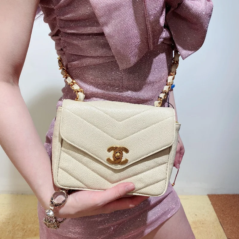 Chanel Chain Strap Handbag for Everyday UseChanel Cream Vintage Caviar Leather V Stitch Shoulder Bag