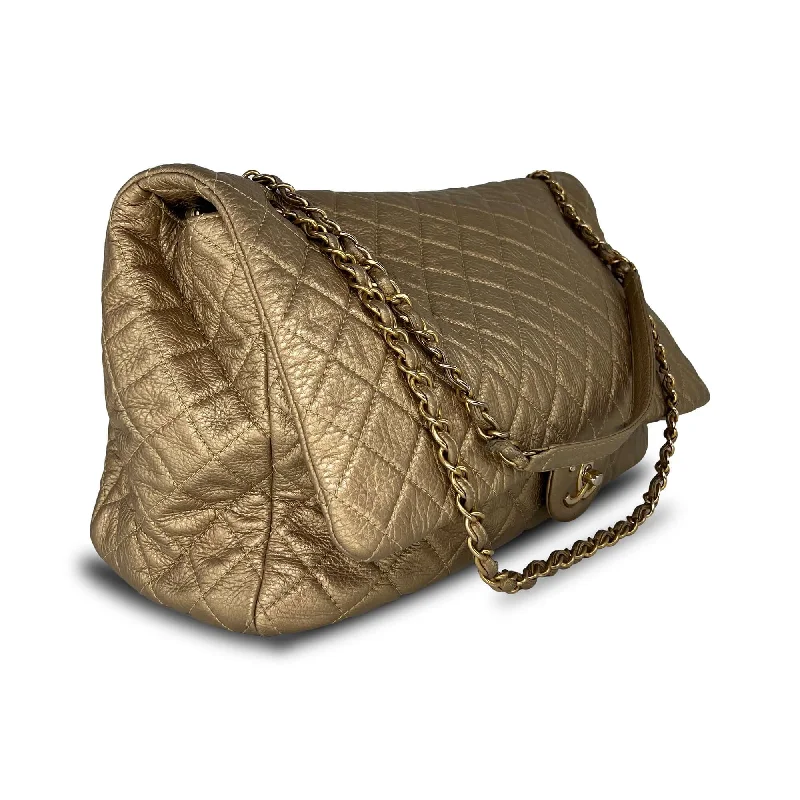 Chanel Chain Strap Handbag for Everyday UsePre owned Chanel gold quilted leather double flap designer travel bag