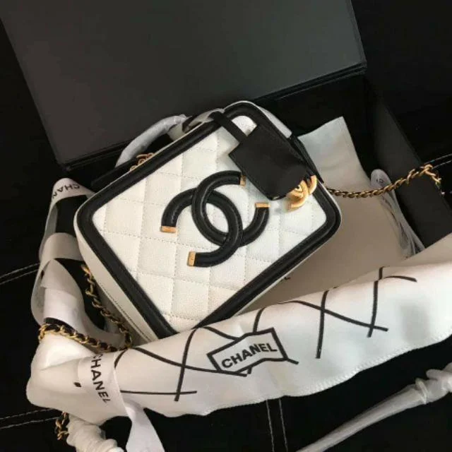 Chanel Small Crossbody Bag for TravelChanel Small Vanity Case White