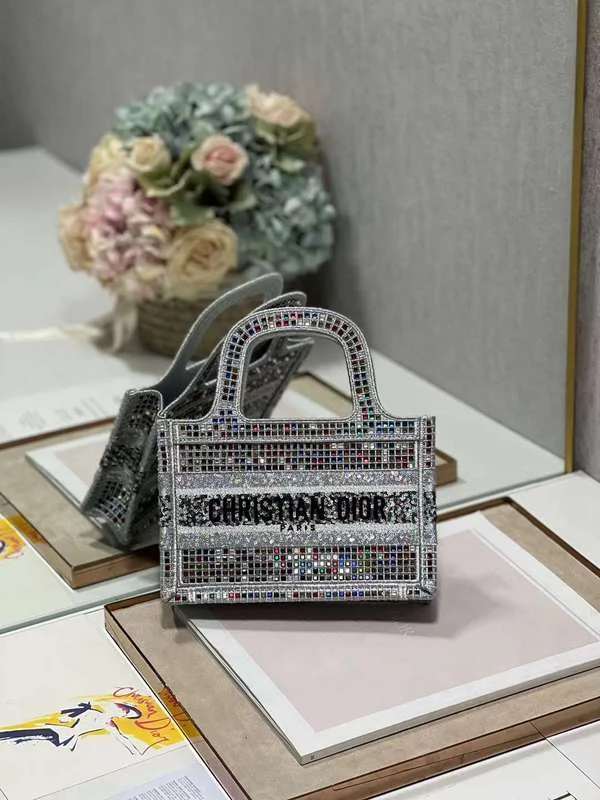 Luxury Christian Dior crossbody bags with a chain - link strapDior Bags -The Arid Bag Shop Bags - 861