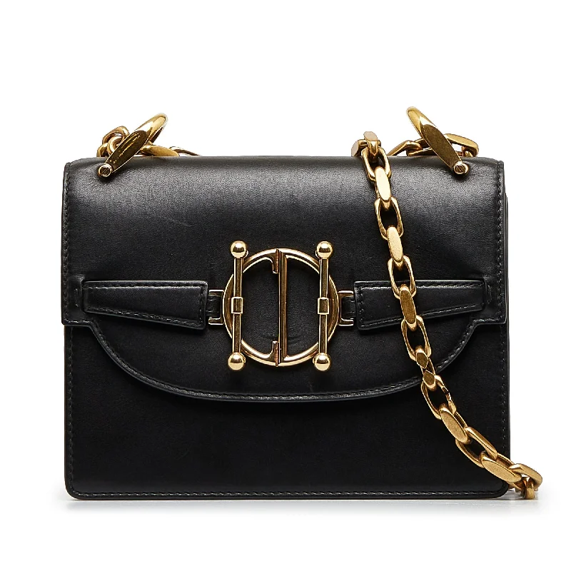 Fashion - forward Christian Dior tote bags for the modern womanDior DiorDirection Black Leather