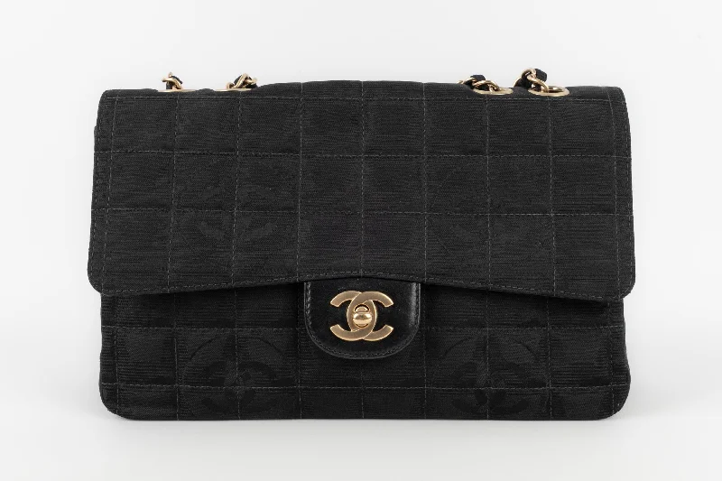 Chanel All - Match Handbag for Versatile StylingSac Chanel Timeless 2003/2004