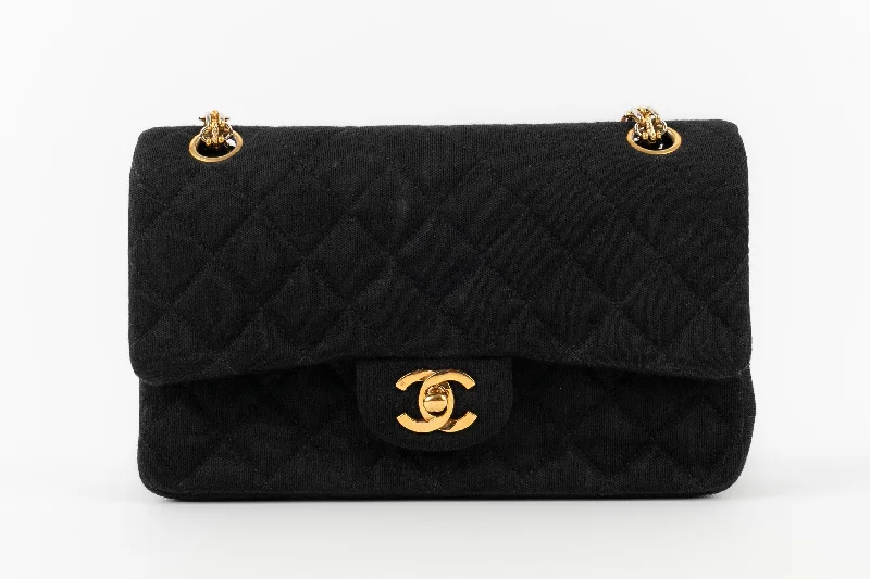 Chanel Quilted Leather Shoulder Bag for FashionistasSac Timeless Chanel 1991/1994